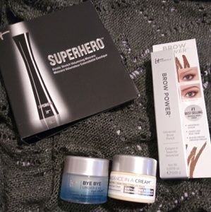 IT Cosmetics deluxe sample bundle